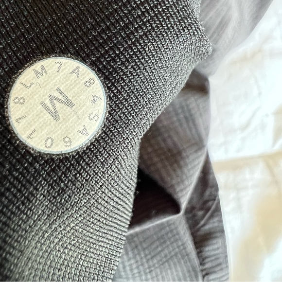 Lululemon 🍋 Pace Breaker Short 9" inseam 
Grid Lines Deep Coal Size Medium - Picture 8 of 12